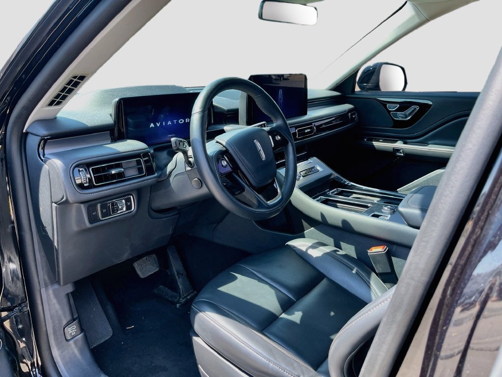 Used 2025 Lincoln Aviator AWD image 9