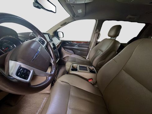 Used 2015 Chrysler Town & Country Touring-L w/ Driver Convenience Group FWD image 13