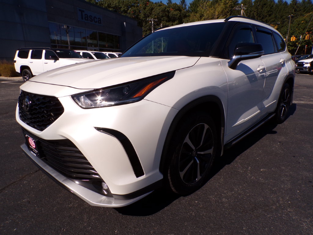 Used 2021 Toyota Highlander XSE AWD/4WD image 3