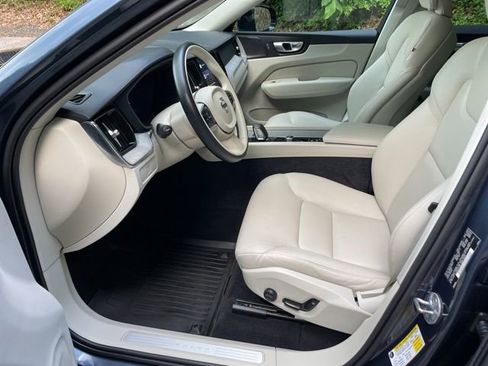 Used 2023 Volvo XC60 B5 Plus w/ Climate Package AWD/4WD image 10