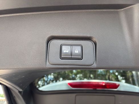 Used 2025 Nissan Rogue SV FWD image 23