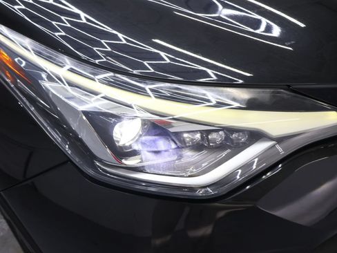 Used 2022 Toyota C-HR Limited FWD image 28