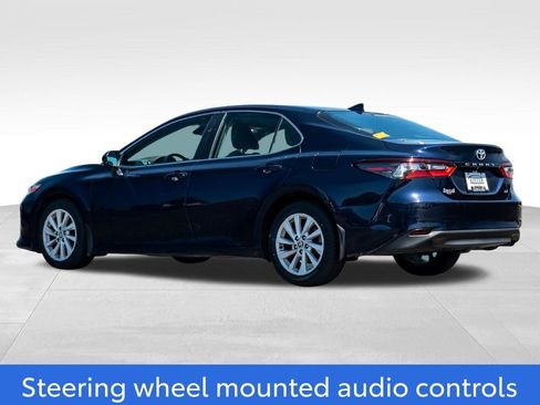 Used 2022 Toyota Camry LE FWD image 5