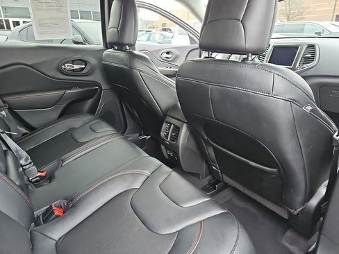 Used 2022 Jeep Cherokee Trailhawk w/ Comfort/Convenience Group image 11