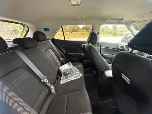 Used 2021 Hyundai Venue SEL image 11