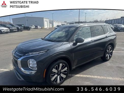 New 2026 Mitsubishi Outlander SEL image 3