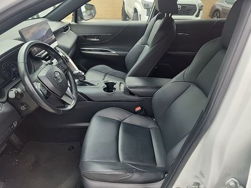 Used 2023 Toyota Venza XLE image 10