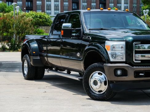 Used 2016 Ford F350 King Ranch w/ FX4 Off-Road Package AWD/4WD image 2