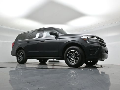 Used 2024 Ford Expedition Max XLT image 4