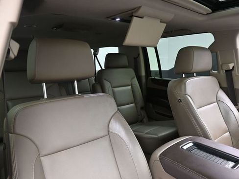 Used 2017 Chevrolet Suburban LT w/ LT Signature Package image 29