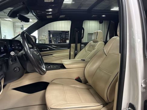 Used 2022 Cadillac Escalade Premium Luxury w/ Performance Package AWD/4WD image 12