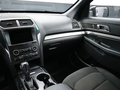 Used 2019 Ford Explorer XLT w/ Equipment Group 201A image 13