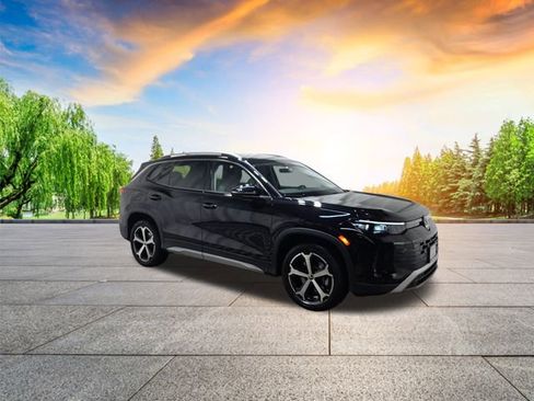 Certified 2025 Volkswagen Tiguan SE w/ Panoramic Sunroof Package image 2