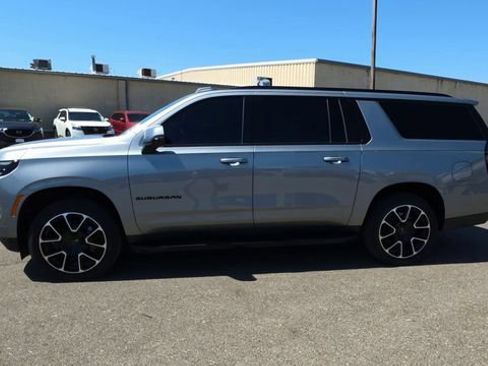 Used 2025 Chevrolet Suburban RST w/ RST Capability Package AWD/4WD image 6