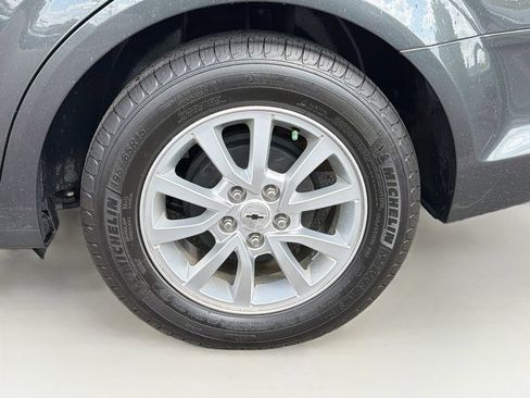 Used 2019 Chevrolet Sonic LT w/ Convenience Package FWD image 32