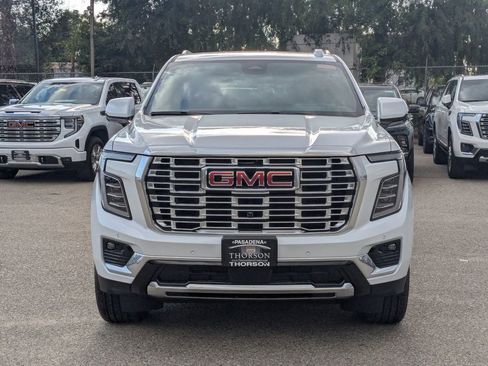 New 2026 GMC Yukon XL Denali w/ Sun & Power Step Package AWD/4WD image 10