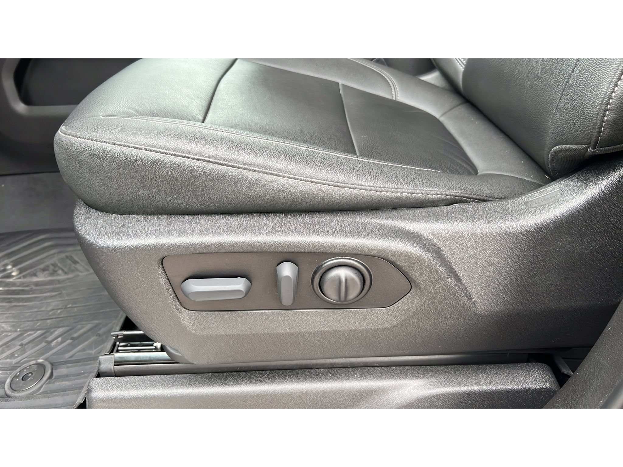 Certified 2022 Chevrolet Silverado 1500 LT Trail Boss w/ LT Trail Boss Premium Package AWD/4WD image 25
