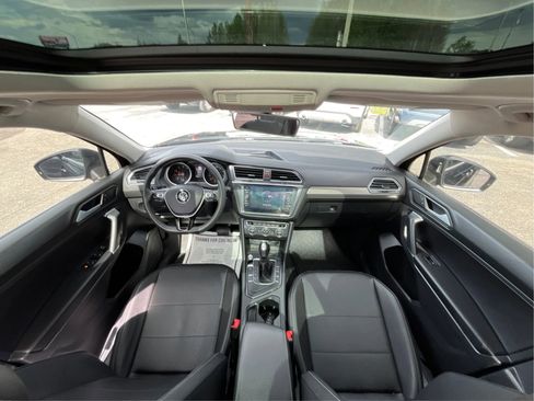 Used 2020 Volkswagen Tiguan SE image 29