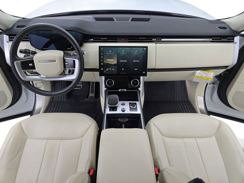 Certified 2023 Land Rover Range Rover SE image 9
