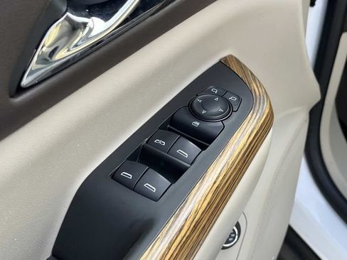Used 2017 GMC Acadia Denali w/ Technology Package AWD/4WD image 33