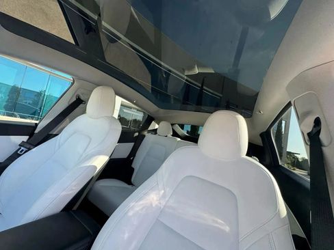 Used 2023 Tesla Model Y Performance AWD/4WD image 9