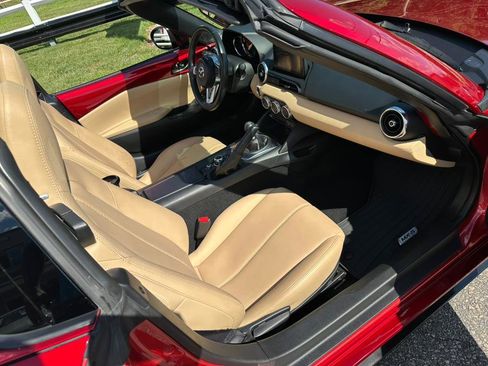 Used 2019 MAZDA MX-5 Miata RF Grand Touring w/ GT-S Package image 17