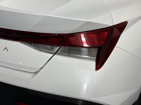 Used 2025 Hyundai Elantra SE FWD image 33