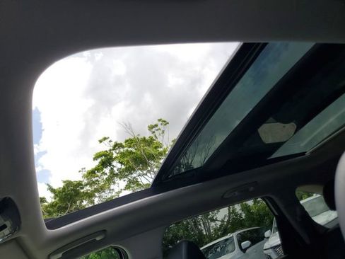 Used 2024 Kia Sorento S w/ Panoramic Sunroof Package FWD image 19