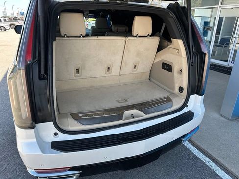 Used 2023 Cadillac Escalade Premium Luxury w/ LPO, Illumination Package RWD image 22