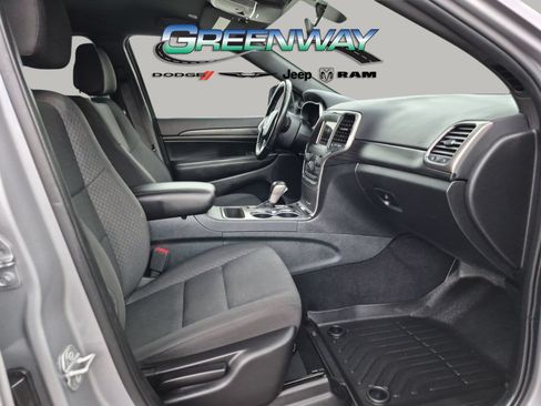 Used 2020 Jeep Grand Cherokee Laredo AWD/4WD image 7