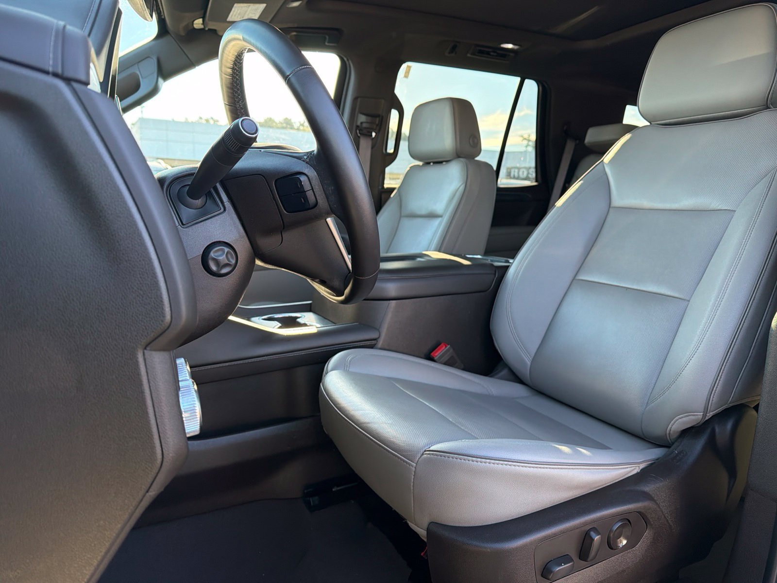 Used 2023 GMC Yukon SLT w/ SLT Premium Package RWD image 8