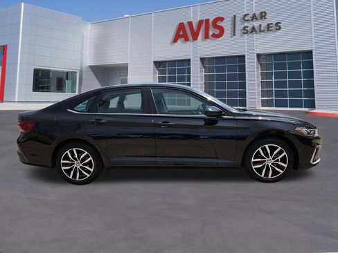 Used 2025 Volkswagen Jetta SE FWD image 5