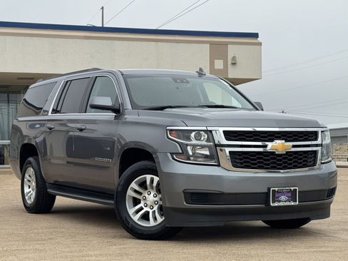 Used 2020 Chevrolet Suburban LT image 2