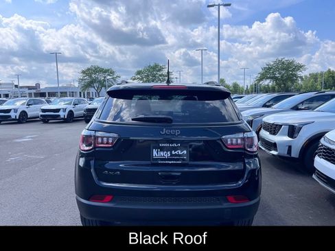 Used 2024 Jeep Compass Latitude w/ Convenience Group AWD/4WD image 4