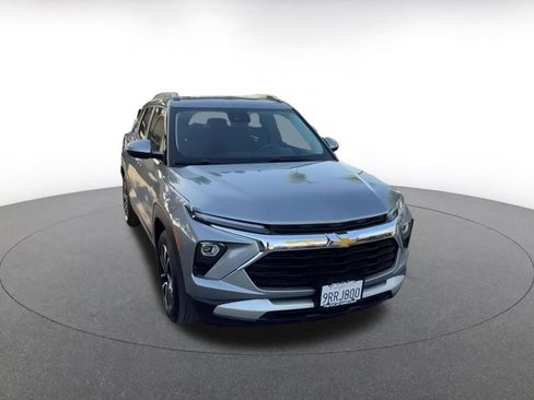 Used 2025 Chevrolet TrailBlazer LT image 3