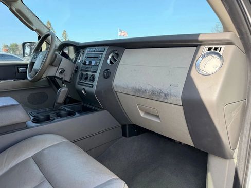 Used 2009 Ford Expedition XLT image 19