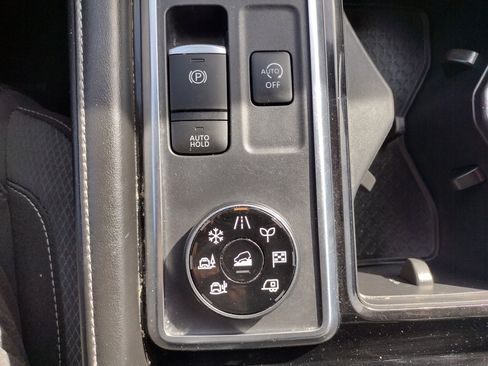 Used 2023 Nissan Pathfinder SV image 31