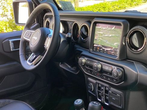 Used 2022 Jeep Gladiator Overland image 20