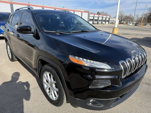 Used 2018 Jeep Cherokee Latitude Plus image 3