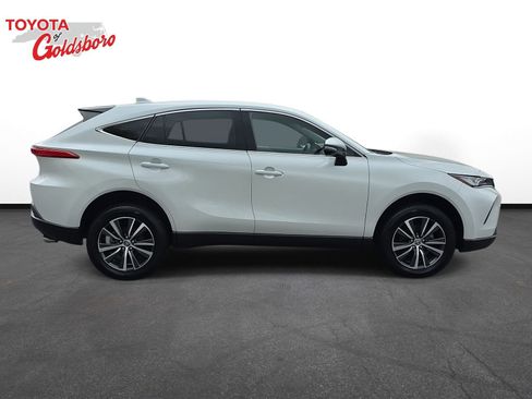 Used 2023 Toyota Venza LE image 4