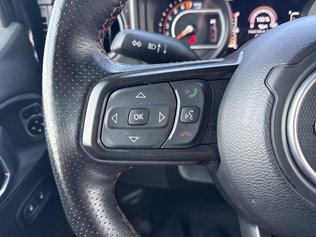 Used 2024 Jeep Gladiator Mojave w/ Technology Group AWD/4WD image 16