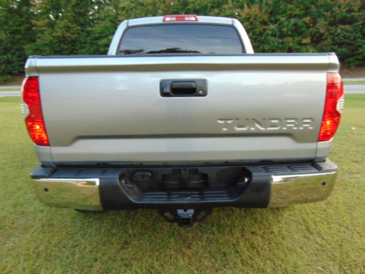 Used 2016 Toyota Tundra SR5 w/ SR5 Upgrade Package AWD/4WD image 18