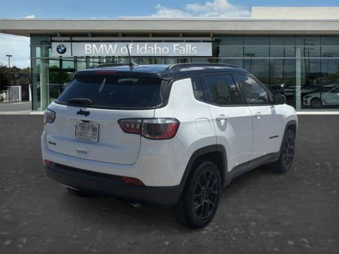 Used 2022 Jeep Compass Latitude w/ Sun and Sound Group AWD/4WD image 3