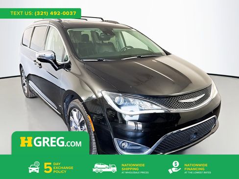Used 2017 Chrysler Pacifica Limited w/ UConnect Theater Package FWD image 1