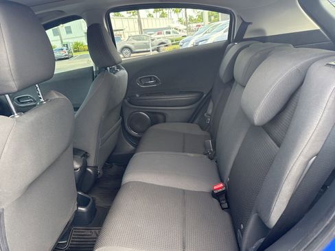 Used 2022 Honda HR-V EX image 9
