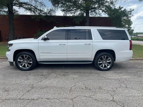Used 2017 Chevrolet Suburban Premier RWD image 2