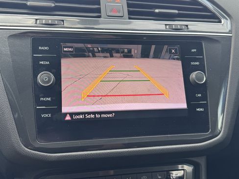 Used 2018 Volkswagen Tiguan SE w/ Panoramic Sunroof Package AWD/4WD image 8