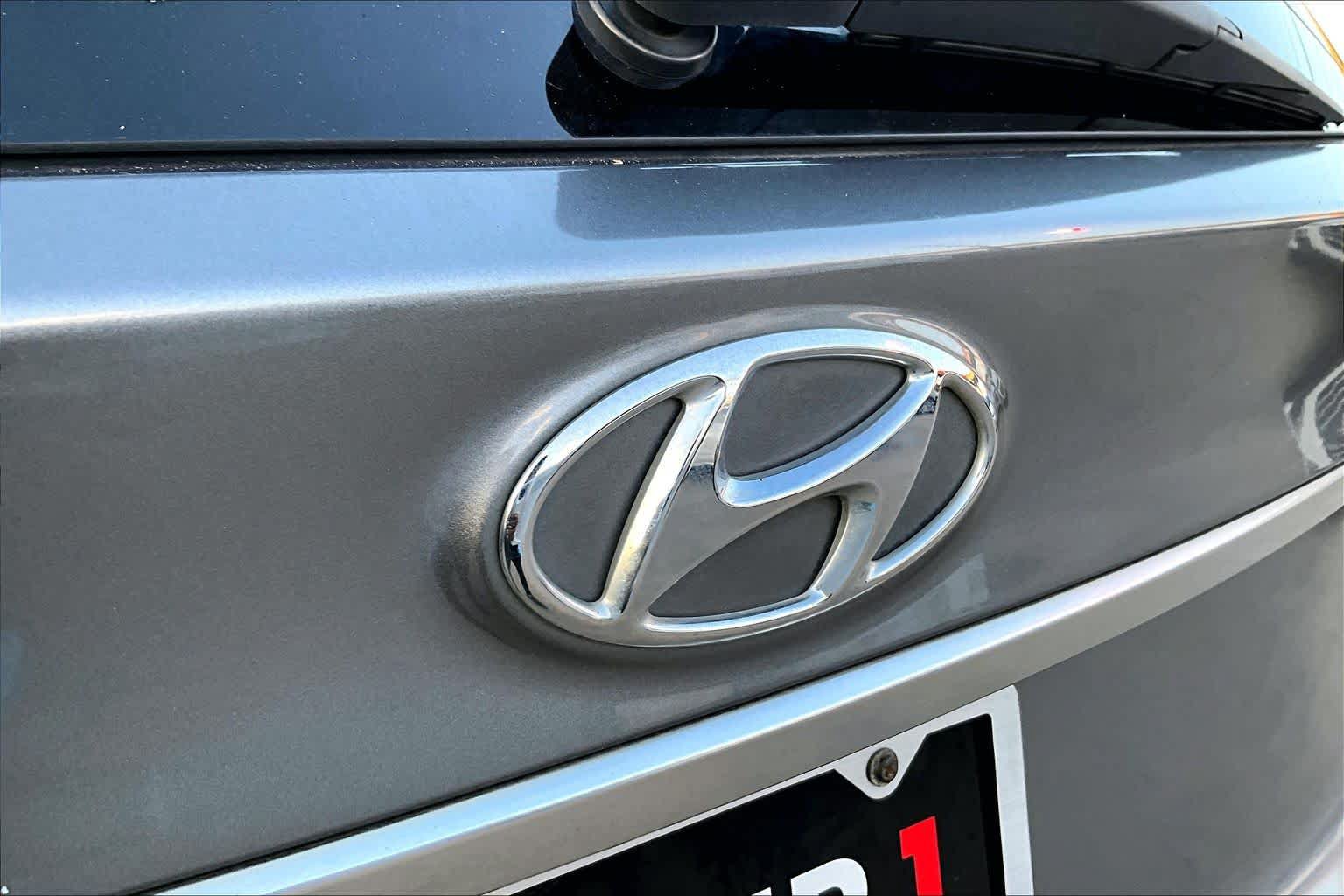 Used 2019 Hyundai Santa Fe SEL FWD image 10