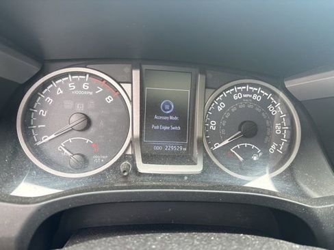 Used 2016 Toyota Tacoma Limited w/ Towing Package AWD/4WD image 3