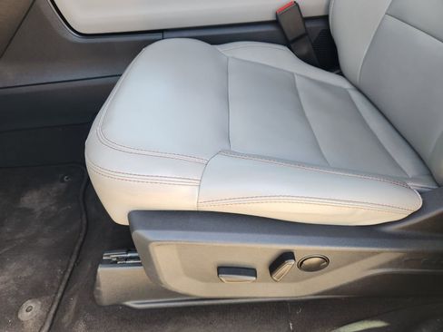 Used 2025 Ford Expedition Active image 22